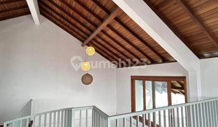 Rumah Modern 2,5 Lantai Dekat Renon 2