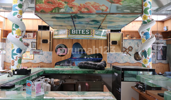 Iconic & Ready-to-Use Commercial Space with Rooftop in Canggu! 