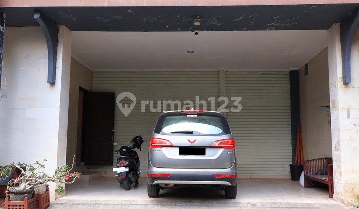 Massive 5BR Luxury Residence with Pool in West Denpasar 2