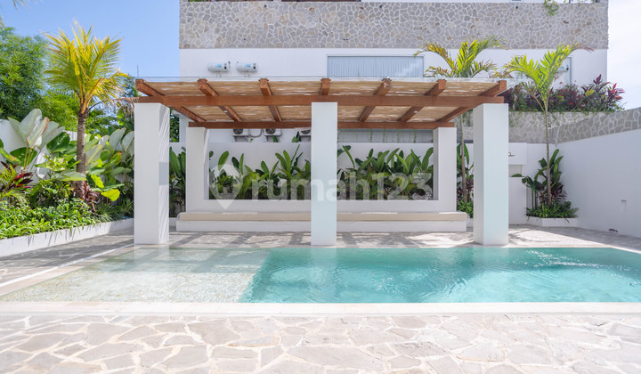 Luxurious 4-Bedroom Beachside Villa with Ocean Views in Bali