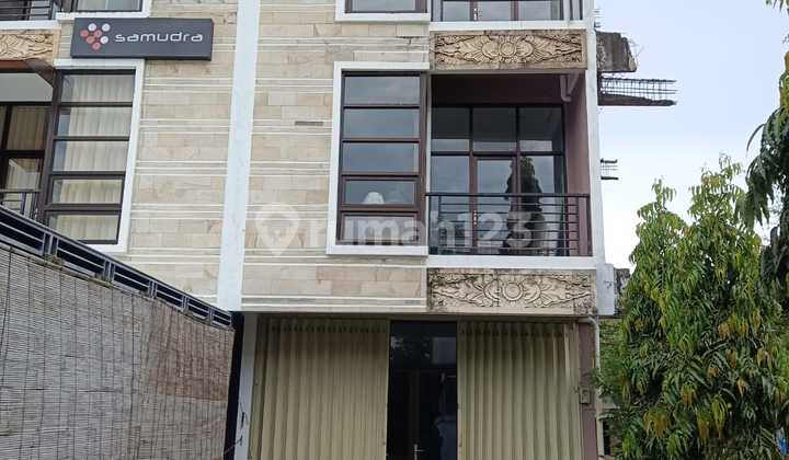 Please create a brief description for this location using the following details: