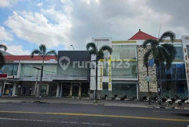 Strategic 3-Storey Shophouse on Busy North Denpasar Road (Yearly Rent) 
