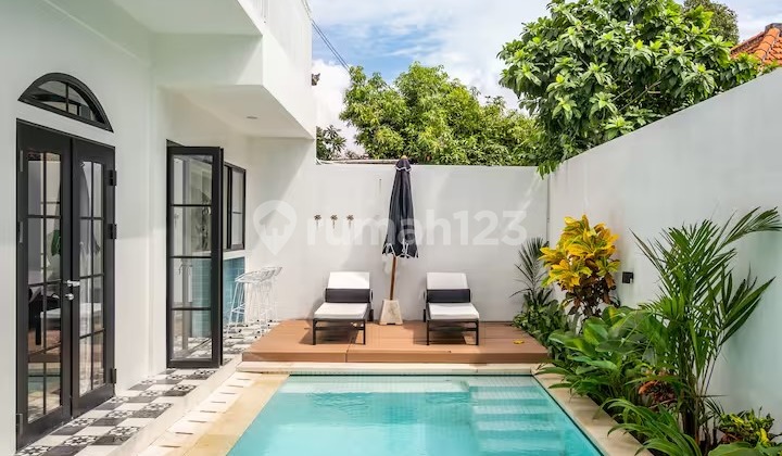 Stylish 3BR Oasis with Rooftop Bar in Prime Sanur (Yearly Rental) 