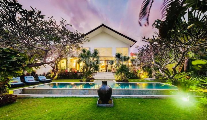 Grand 4BR Luxury Villa with Sauna, Billiards, & Large Garden in Umalas (Yearly Rent)