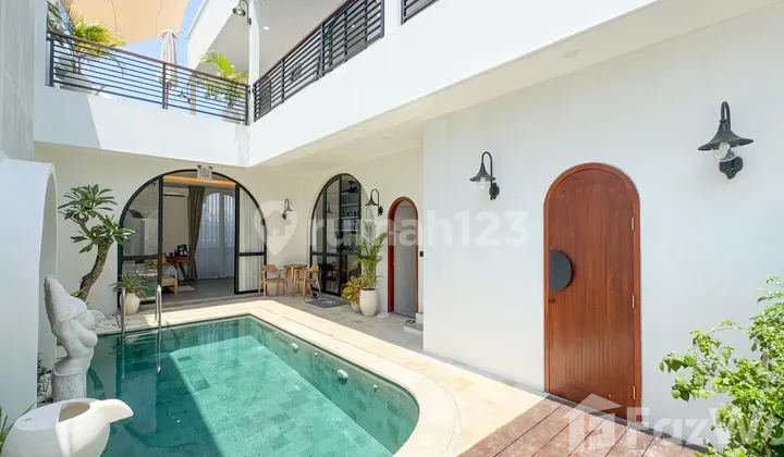 3 Bedrooms Villa For Long Lease In Kerobokan
