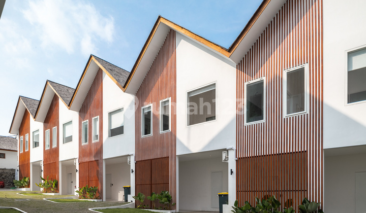 Modern 2-Bedroom Townhouse Near Cemagi Beach Modern 2-Bedroom Townhouse Near Cemagi Beach