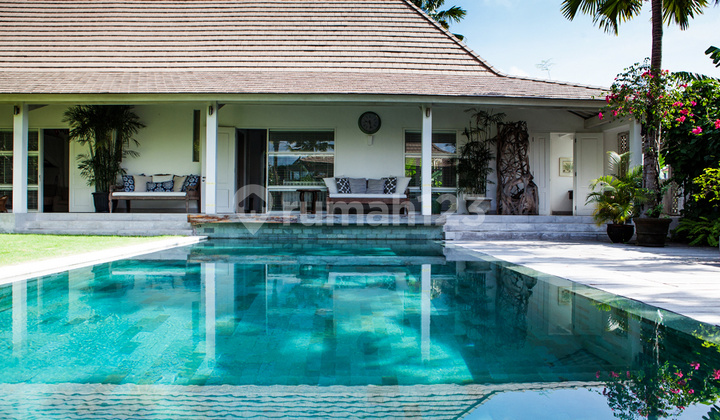 Beautiful 4-Bedroom Villa on a 900 sqm Leasehold Plot.