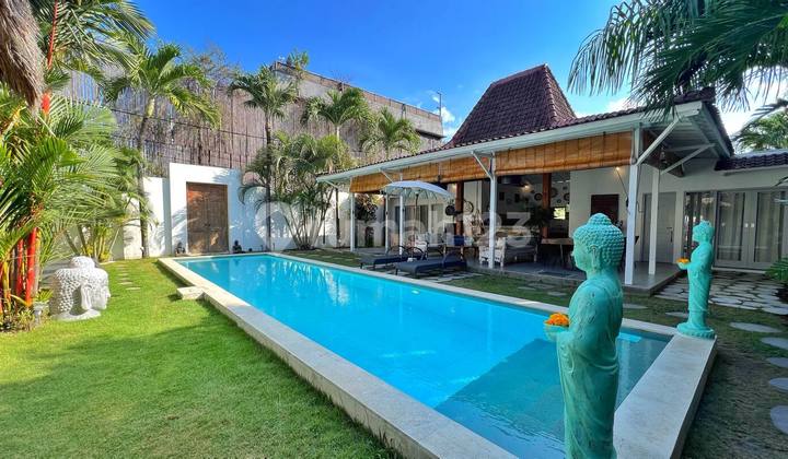 Charming 4-Bedroom Tropical Villa in Seminyak Charming 4-Bedroom Tropical Villa in Seminyak