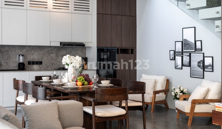 Eksklusif Kompleks Sewa Jangka Panjang di Umalas 1 Villa & 4 Townhouses