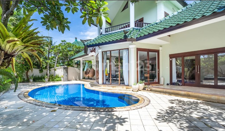 3 Bedrooms for Sale in Keramas 3 Bedrooms for Sale in Keramas