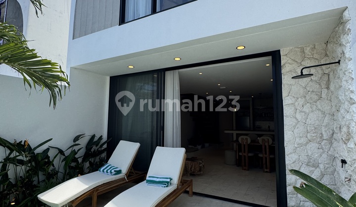 Modern Tropical Villa with Rooftop Sea Views Modern Tropical Villa with Rooftop Sea Views