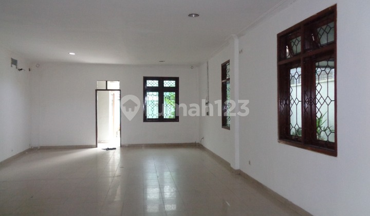 *For Rent Office or Strategic Ruko Floor in Commercial Zone, Utan Kayu Matraman, East Jakarta*