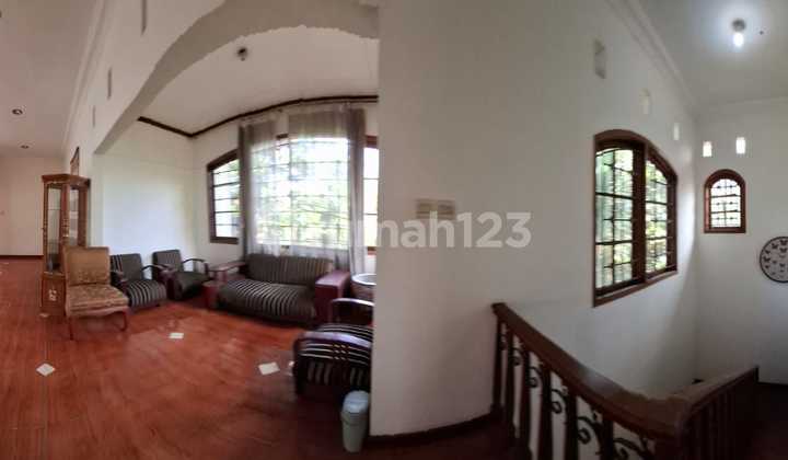 Rumah Hook Besar Asri Lokasi Prime Rumah Butuh Minim Renovasi 2