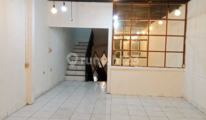 Disewa Ruko di Tebet Utara 3 Lantai Jakarta - Selatan