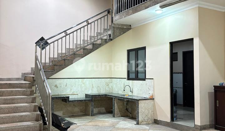 Newly Renovated Shop House for Rent on Jl. Pasar Minggu, South Jakarta. 2