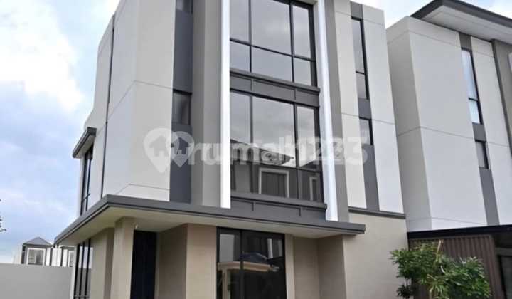 3-storey house, 11.5x14 area, 4+1 bedroom type, in Sentarum Cluster of Jakarta Garden City, East Jakarta.