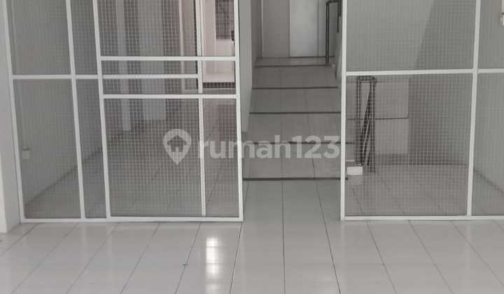 Disewakan Ruko di Salemba 4,5 Lantai