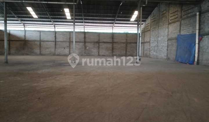 Warehouse for Rent Location on Narogong Main Road, Bekasi