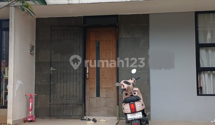 Over Kredit Rmh 2Lt Dkt Tol 115Jt di Cluster Swarna Asri Depok 2