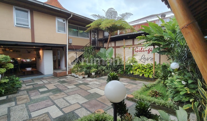 Restoran Strategis Pinggir Jalan Raya Pajajaran