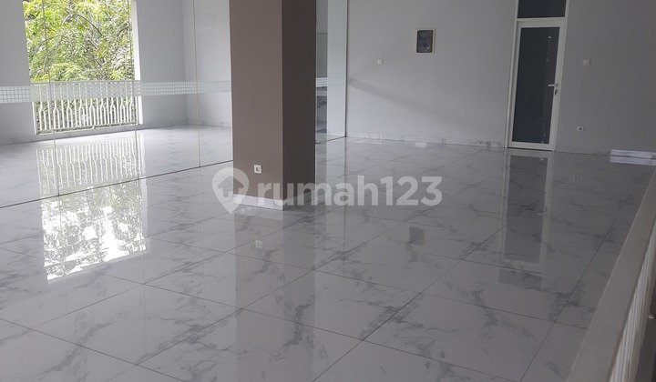 Disewakan Gedung Kantor 3 Lantai Area Cipinang