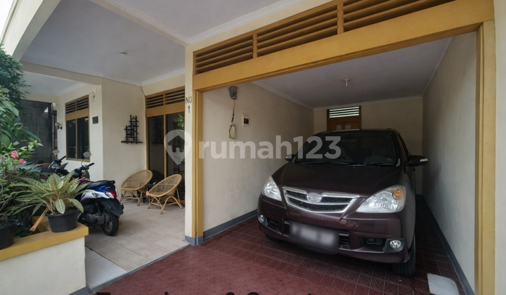For Sale Old Hook House in Cipinang Melayu, Strategic Access 2