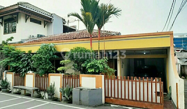 Dijual Rumah Lama Hook di Cipinang Melayu, Akses Strategis