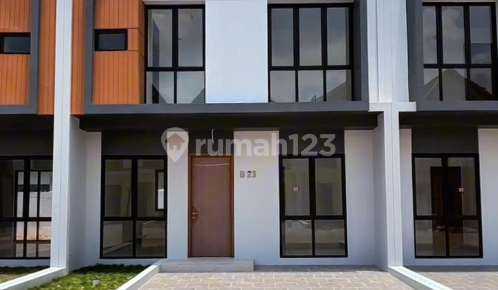 Rumah 2 Lantai Perumahaan Cluster di Royal Vasa
