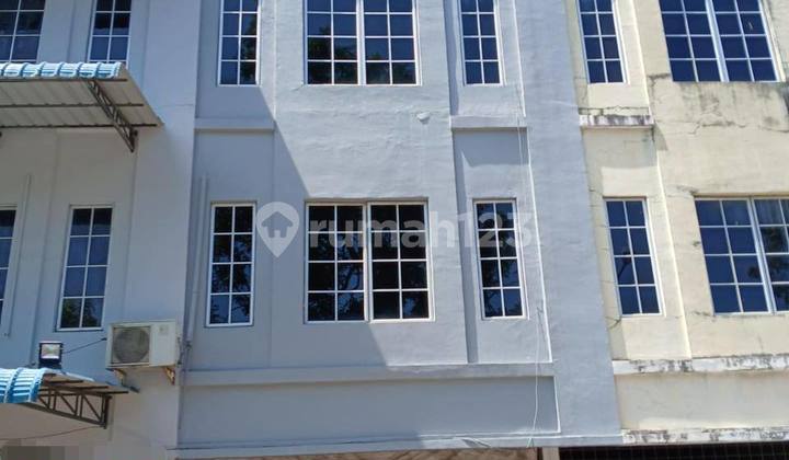 Ruko 3 Lantai Berlokasi Strategis di Sukajadi Ruko 3 Lantai Berlokasi Strategis di Sukajadi