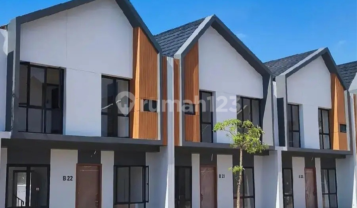 Rumah 2 Lantai Perumahaan Cluster di Royal Vasa