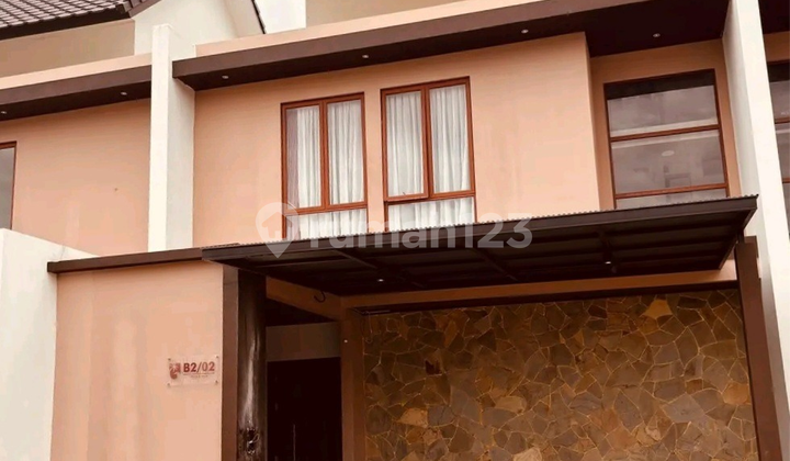 Rumah Bernuansa Villa dengan Kolam Pribadi di Bengkong