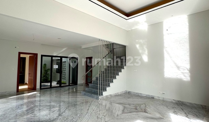 New House Independent Building