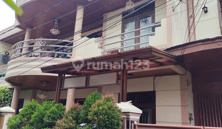 Di Jual Rumah Modern 2 Lantai di Pondok Bambu Jaktim.