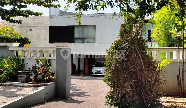 Hotel by the Side of Semarang South Highway 1