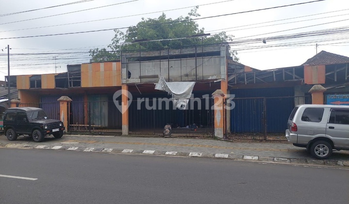 Roadside Business Location in Salatiga