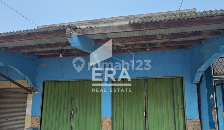 Jual Cepat! Ruko 2 Petak Lokasi Sangat Strategis, Langsung di Pinggir Jalan Utama dan Dekat Kawasan Pasar.