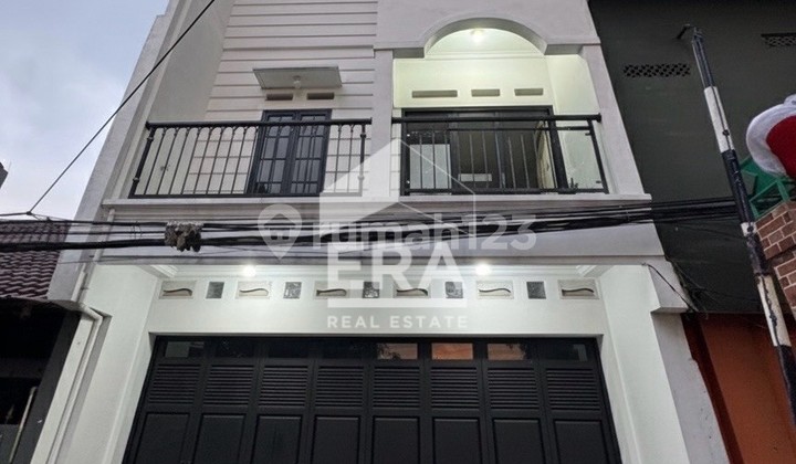 Ruko 3,5 Lantai Strategis Pinggir Jalan Jaga Karsa - Cocok untuk Kantor/Usaha/Hunia