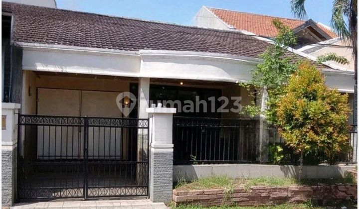 Lebak Indah House Surabaya Suitable to be Built into 2 Houses 1