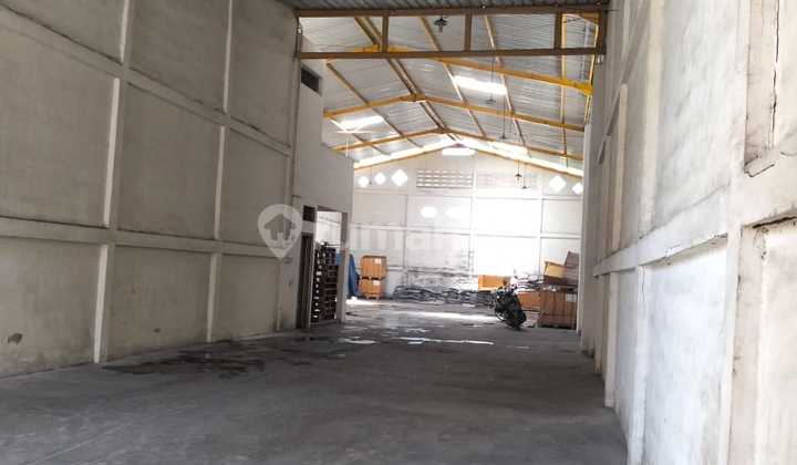 Strategic Warehouse in Tropodo Waru, Area 396 M² Strategic Warehouse in Tropodo Waru, Area 396 M²