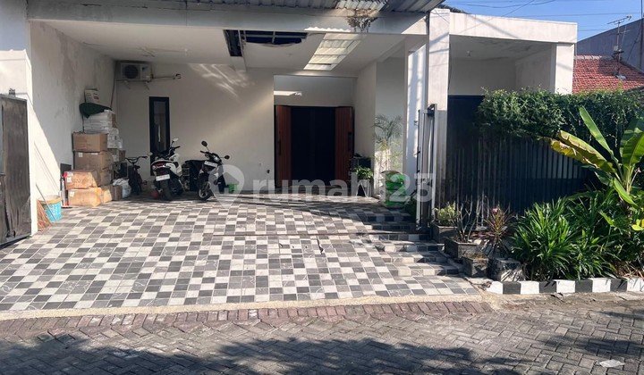 Strategic House Near Ubaya, 5 Bedrooms + 2 Car Carport