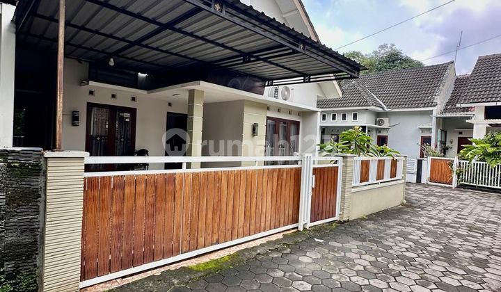 Dijual Rumah Modern Minimalis Semi Furnished Hook Rumah Bagus SHM di Gg. Buntu, 55285, Mlati
