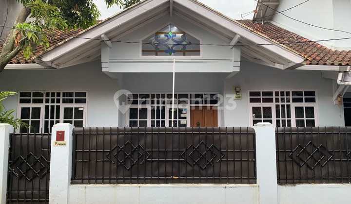 Dijual Cepat Rumah Margahayu Raya Lt 144 / Lb 120 Hanya 875 Juta!bangunan Terawat Siap Hunidekat Metro Indah Mall,mtc,sentra Kuliner Margahayu,rs Al Islam Dllspesifikasi :lt 144 M² Lb 120 M²4 Kamar Tidur1 Kamar Mandiruang Tamu & Keluargadapur + Ruang Maka 1