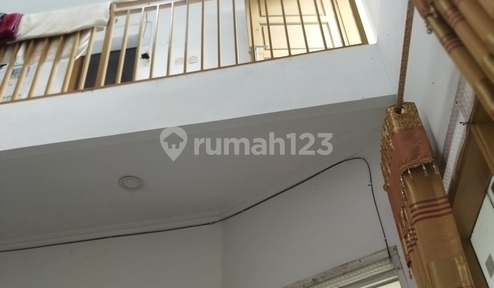 Di Jual Mendesak di Permata Biru 2 Lantai Plusdak