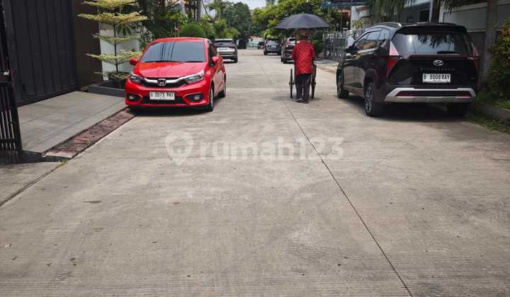 For Quick Sale !!! Two-Story South-Facing House in Green Garden West Jakarta, Size 8×18 M², Flood-Free !! 2