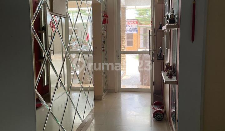 Rumah 3 Lantai di Casa Jardin, Hadap Barat Rumah 3 Lantai di Casa Jardin, Hadap Barat