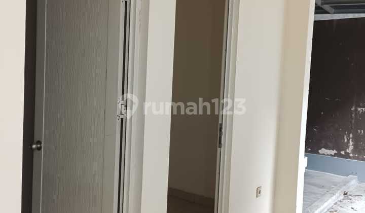 Disewakan Rumah 2 Lntai Hook, Di Green Lake City Cluster Eropa 2