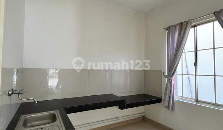 Rumah 2 Lantai Hadap Selatan Rapih, Siap Huni Rumah 2 Lantai Hadap Selatan Rapih, Siap Huni