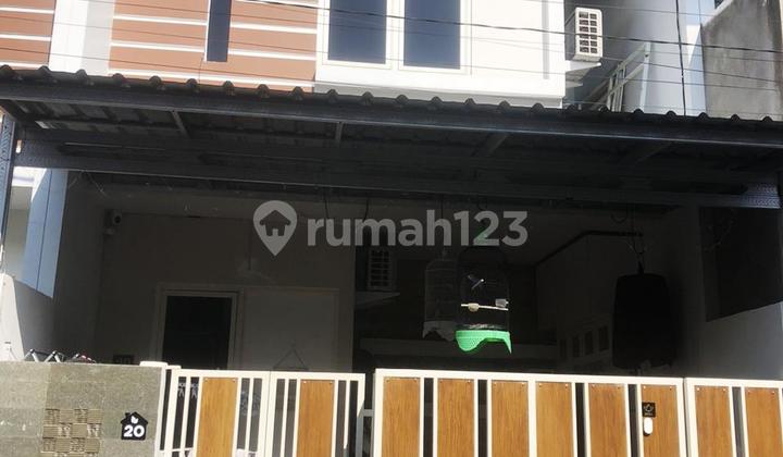 2-STORY HOUSE, NEAR PAKUWON MALL WEST SURABAYA, SUITABLE FOR YOUNG FAMILIES 2-STORY HOUSE, NEAR PAKUWON MALL WEST SURABAYA, SUITABLE FOR YOUNG FAMILIES