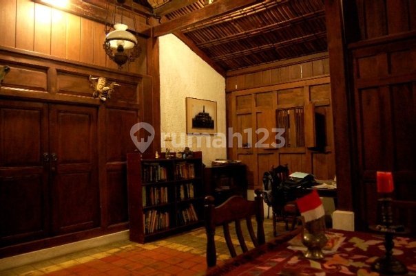 Tanah Kebun 2.560M² - Bonus Rumah Heritage Megah di Depok Premium