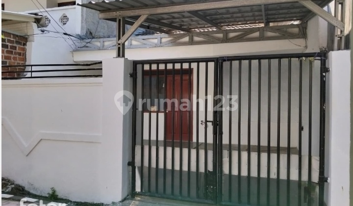 Disewakan Rumah di Darmo Indah Timur 2